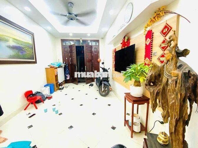 BÁN NHÀ ĐỊNH CÔNG MẶT NGÕ THÔNG KINH DOANH GẦN PHỐ DT: 32m2 *5 Tầng