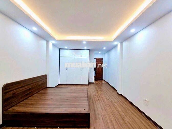 Sát cổng Trường CĐ CN Bách Khoa Mỹ Đình - 5 tầng/40m²/MT4m- DÂN XÂY