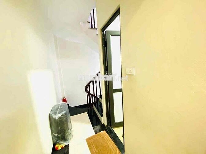 BÁN NHÀ ĐỊNH CÔNG MẶT NGÕ THÔNG KINH DOANH GẦN PHỐ DT: 32m2 *5 Tầng