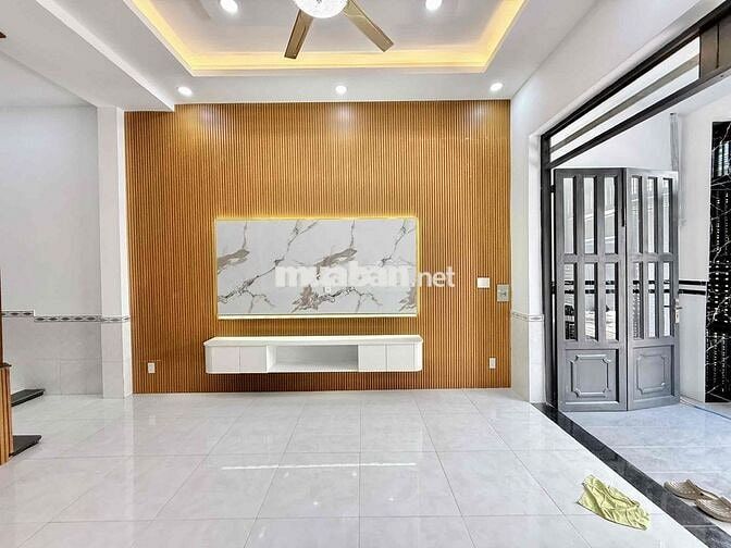 NHÀ MỚI SHR CHÍNH CHỦ VỊ TRÍ ĐẸP TTH
