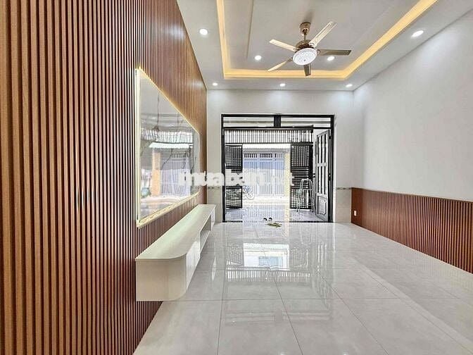 NHÀ MỚI SHR CHÍNH CHỦ VỊ TRÍ ĐẸP TTH