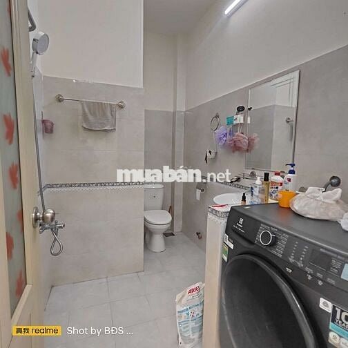 Nhà Đẹp 4 Tầng  mới sơn 3pn 1pt 3wc gần KDC Hồng Long 12triệu