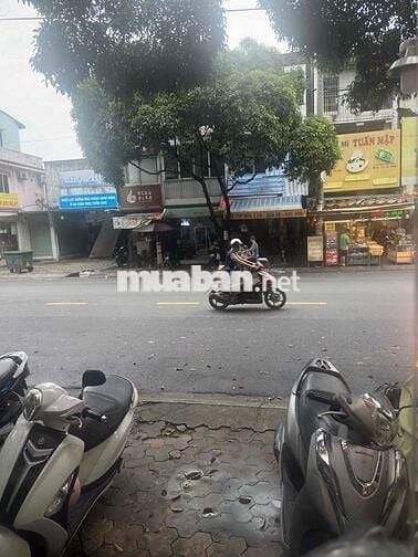 cho thuê mặt bằng vỉa hè đối diện chợ