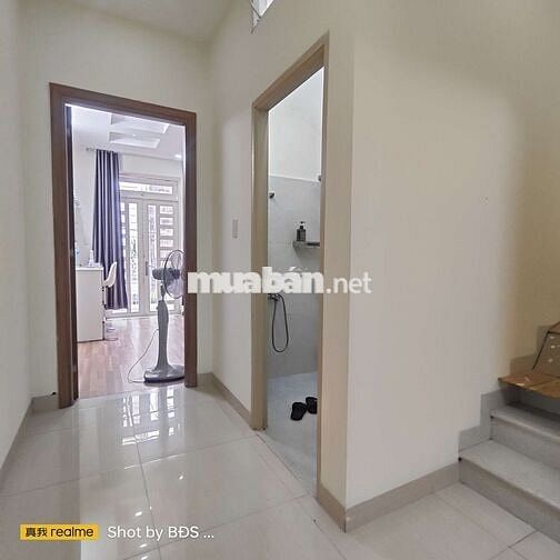 Nhà Đẹp 4 Tầng  mới sơn 3pn 1pt 3wc gần KDC Hồng Long 12triệu