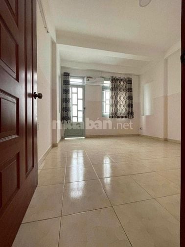 Chính chủ bán nhà 1/ đường Lạc Long Quân, P.10, Tân Bình, 2PN, 3WC 