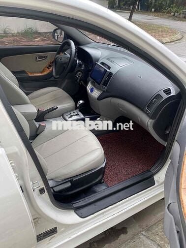 Hyundai Avante 2014 1.6 AT - 180000 km