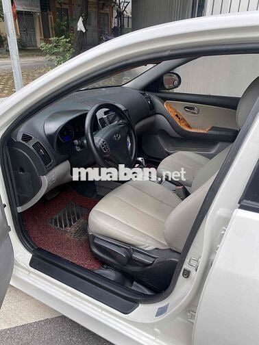 Hyundai Avante 2014 1.6 AT - 180000 km