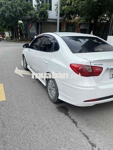 Hyundai Avante 2014 1.6 AT - 180000 km