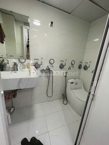 Bán nhà tầng 5 Phạm Ngọc Thạch, 5 phòng, 3 vệ sinh 