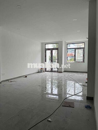 Nhà mới MTKD đường Tên Lửa cạnh Aeon Mall- Trống suốt