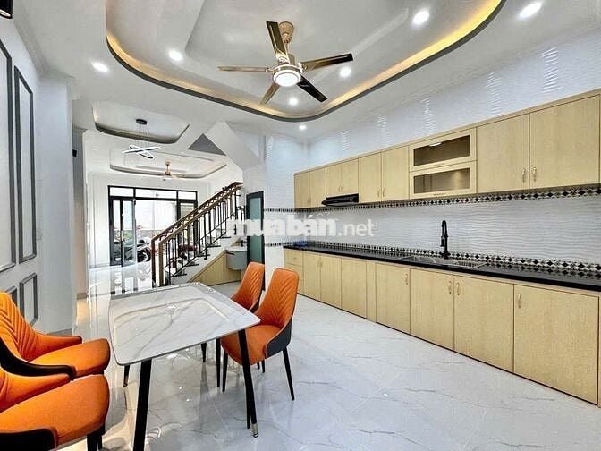 XE HƠI ĐỖ CỬA, DT 4,3m x13m, 4 TẦNG BTCT, MỚI XÂY ĐẸP Ở NGAY, 8,9 TỶ