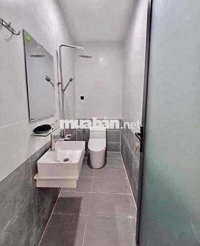 Nhà Sạch Sẻ DT120m2 1Trệt 1Lầu 2Pn 3Wc Sân Xe Máy Cổng Rào Hẻm Xe Tải