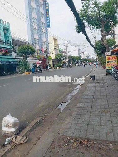 cần bán Đất và nhà Đường Nguyễn Thái Học gần nhà Nghỉ Hellen