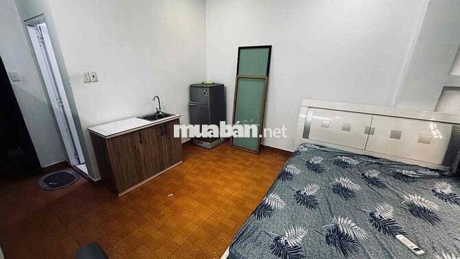 Căn hộ dv studio thoáng mát ở khu vực trung tâm gần các tr đại học