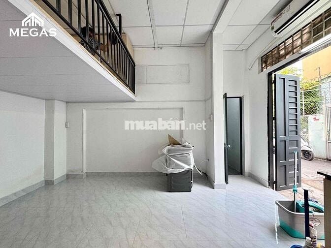 duplex gâc cao cửa sổ thoáng ngay Quốc Lộ 13