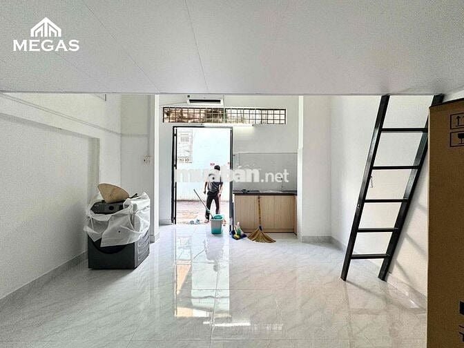 duplex gâc cao cửa sổ thoáng ngay Quốc Lộ 13