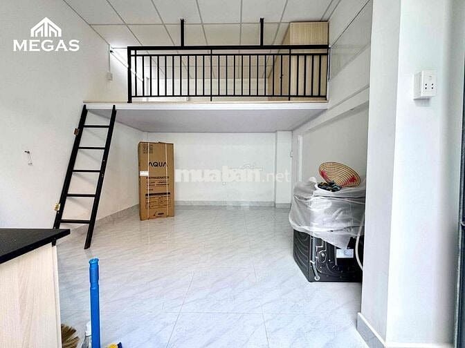 duplex gâc cao cửa sổ thoáng ngay Quốc Lộ 13