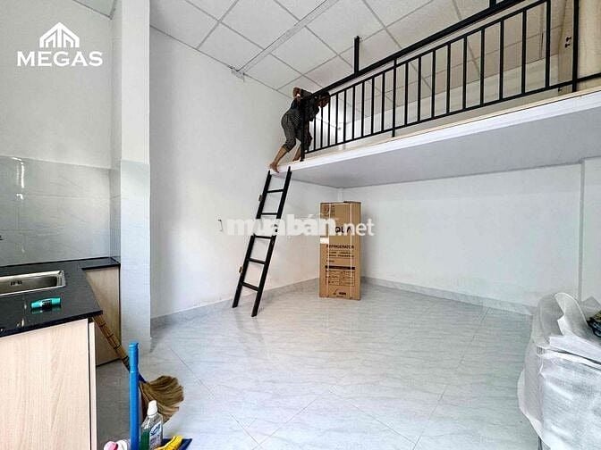 duplex gâc cao cửa sổ thoáng ngay Quốc Lộ 13