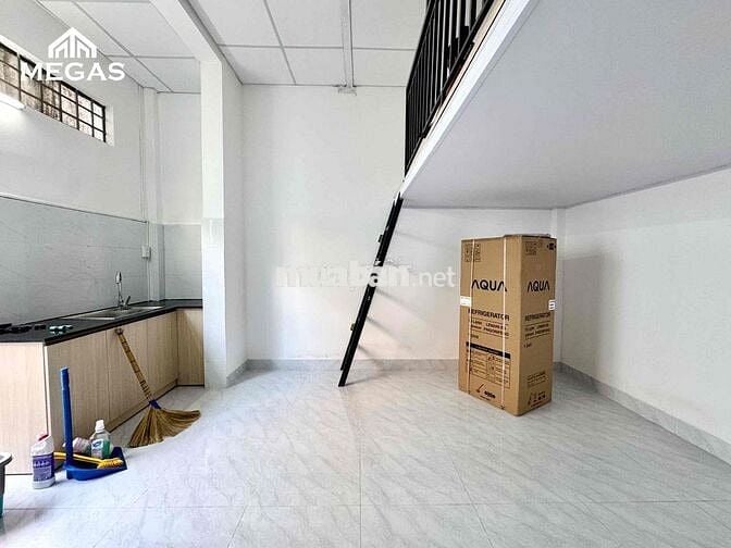 duplex gâc cao cửa sổ thoáng ngay Quốc Lộ 13