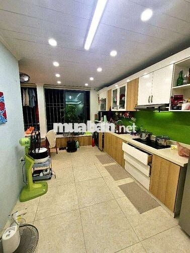 Bán căn hộ tập thể phố pháo Đài Láng. 80M. 3 ngủ. Nhỉnh 5 tỷ.