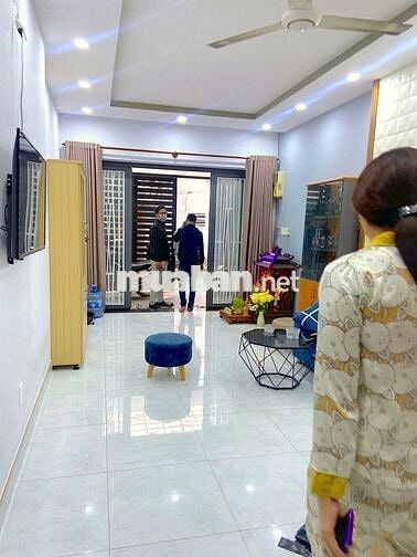 Nhà đẹp 4PN, 5wc vào ở liền Giá 20Tr phù hợp GĐ cty đây ạ