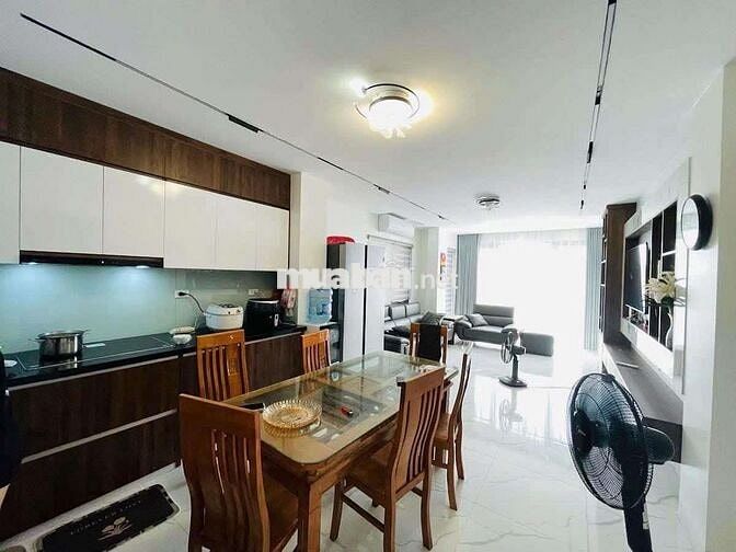 Hiếm nhất khu Đống Đa! Lô góc, 42m2, ô tô tránh, bãi đỗ 10 xe ô tô!
