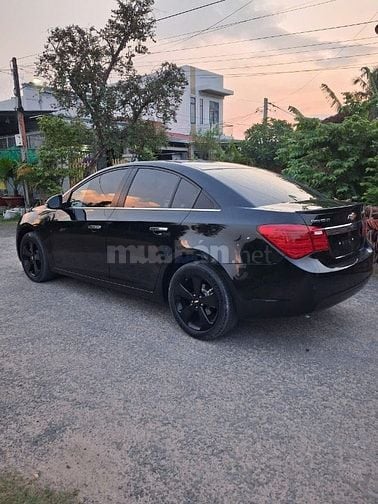 Bán xe Chevrolet Cruze màu đen, số tự động, đời 2015.