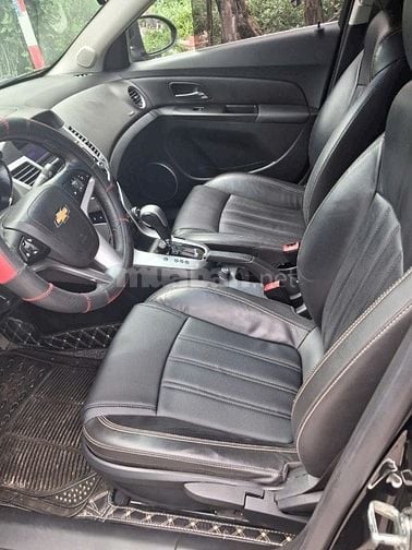 Bán xe Chevrolet Cruze màu đen, số tự động, đời 2015.