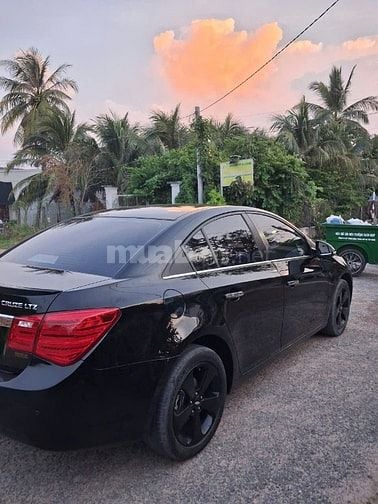 Bán xe Chevrolet Cruze màu đen, số tự động, đời 2015.