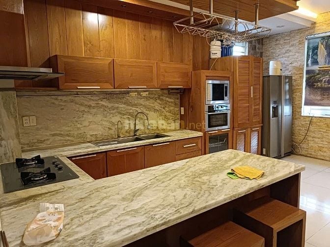 Chính chủ cho thuê tòa nhà 5 Tầng hơn 400m2, mặt tiền cực Vip Đồng Đen