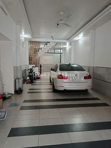 Chính chủ cho thuê tòa nhà 5 Tầng hơn 400m2, mặt tiền cực Vip Đồng Đen