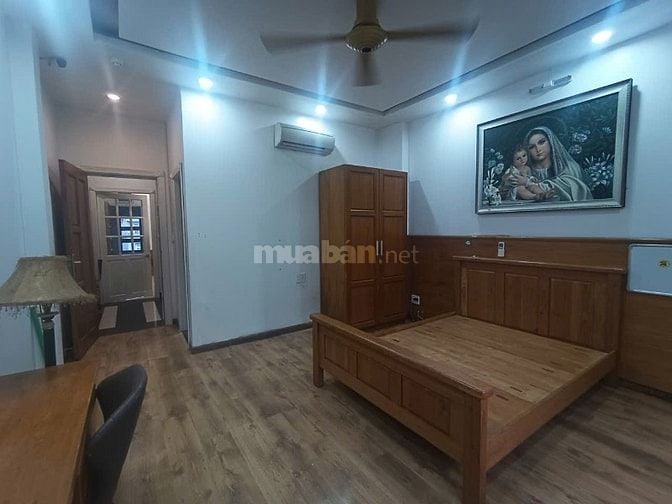 Chính chủ cho thuê tòa nhà 5 Tầng hơn 400m2, mặt tiền cực Vip Đồng Đen