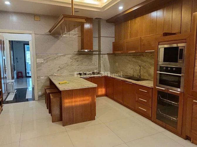 Chính chủ cho thuê tòa nhà 5 Tầng hơn 400m2, mặt tiền cực Vip Đồng Đen
