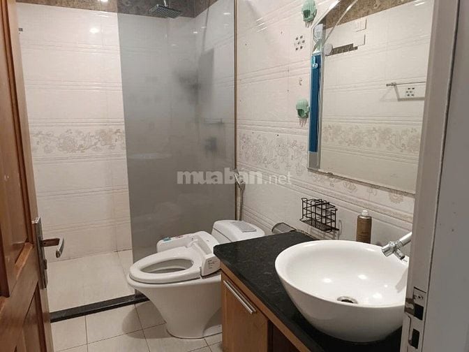 Chính chủ cho thuê tòa nhà 5 Tầng hơn 400m2, mặt tiền cực Vip Đồng Đen