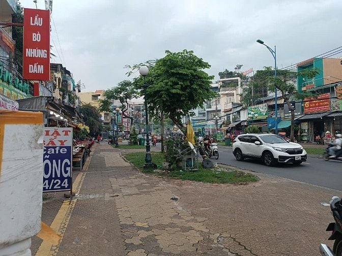 Chính chủ cho thuê tòa nhà 5 Tầng hơn 400m2, mặt tiền cực Vip Đồng Đen
