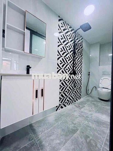 Nhà Vị trí đẹp -Hẻm thông 3 mặt tiền