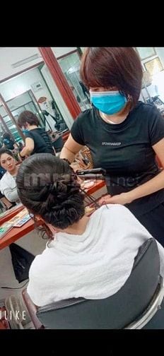 Salon quận 7 tuyển 1 thợ phụ 1 thợ chính 