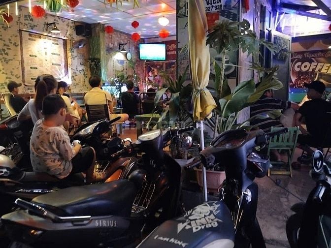 Chính chủ cần sang quán 2 mặt tiền Coffee & Trà Sữa gần trường học,nga