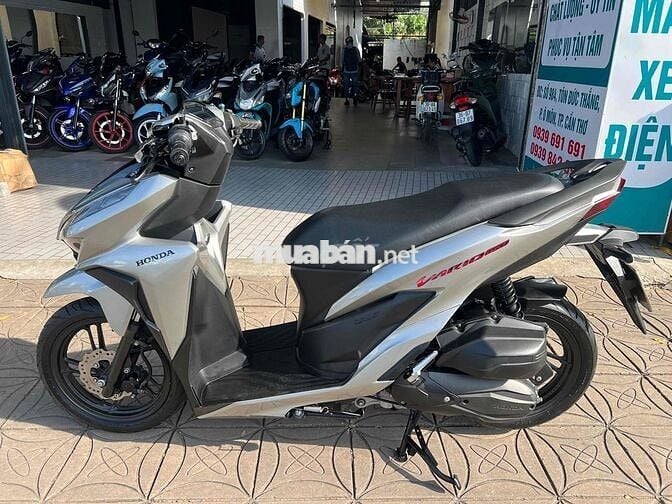 Vario 150 2021 bạc tên đỏ như mới.