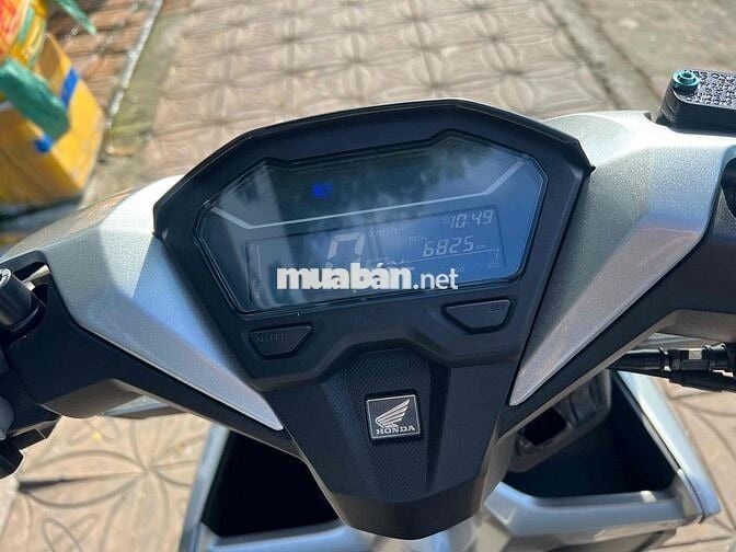 Vario 150 2021 bạc tên đỏ như mới.