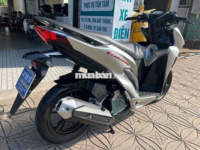 Vario 150 2021 bạc tên đỏ như mới.