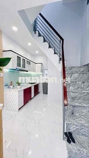 Nhà Vị trí đẹp -Hẻm thông 3 mặt tiền
