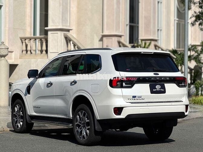 Ford Everest 2024 Titanium 2.0 AT 4x2 - 12000 km