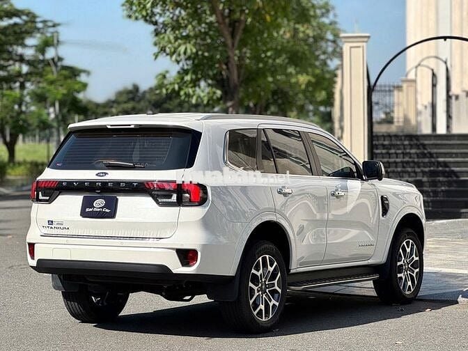 Ford Everest 2024 Titanium 2.0 AT 4x2 - 12000 km