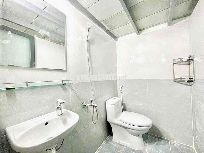 Duplex cửa sổ Ngay Hàng Xanh ( Giao Với Bạch Đằng )