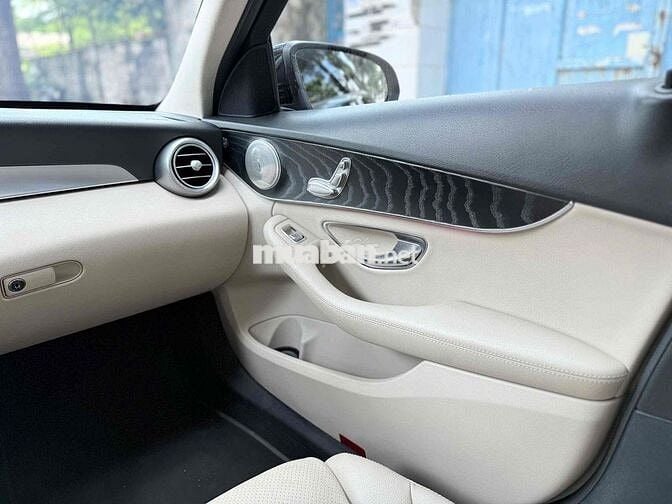 Mercedes Benz C Class 2018 C200 FOM MỚI