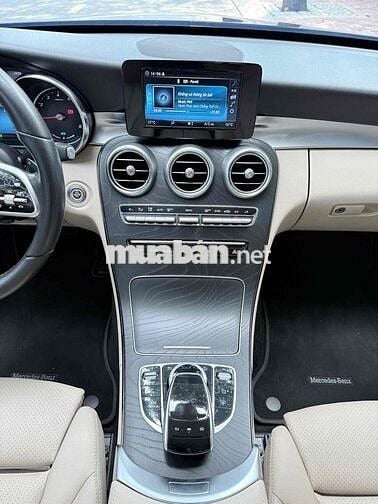 Mercedes Benz C Class 2018 C200 FOM MỚI