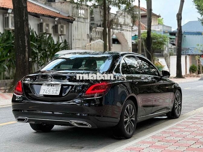 Mercedes Benz C Class 2018 C200 FOM MỚI