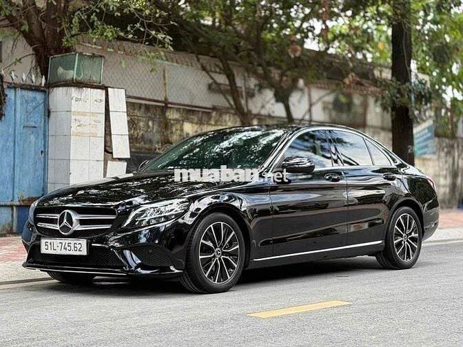 Mercedes Benz C Class 2018 C200 FOM MỚI