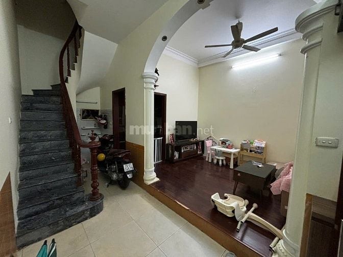 Cho thuê nhà riêng tại ngõ 165 Dương Quảng Hàm, 15 triệu, 30m2, 3PN